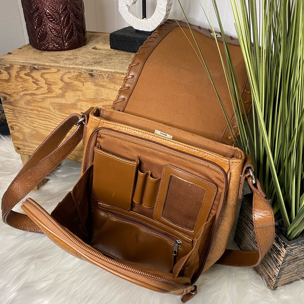 Coldwater Creek Floret Leather Crossbody Purse - Picture 3 of 10